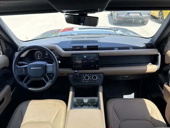 Land Rover Defender 110 3.0D 300 MHEV Hard Top X-Dynamic SE