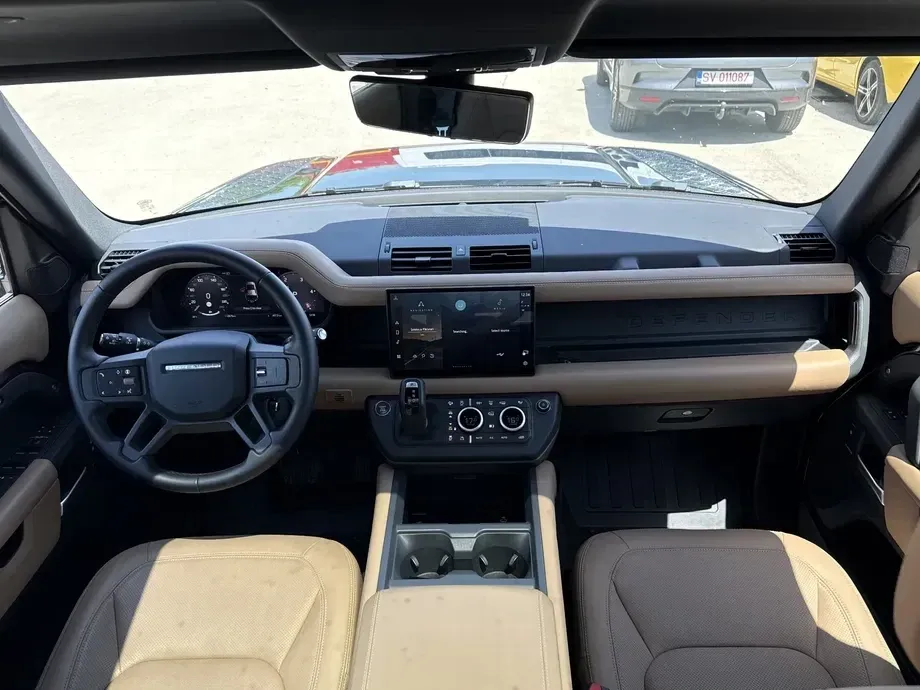 Land Rover Defender 110 3.0D 300 MHEV Hard Top X-Dynamic SE — imagine 6