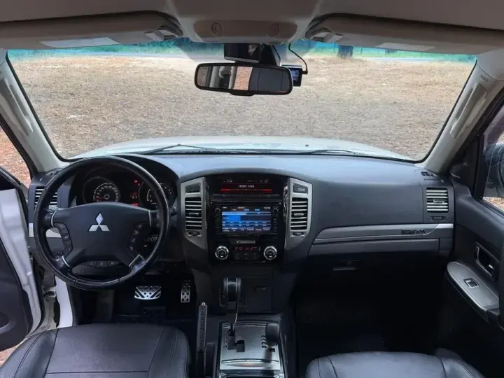 Mitsubishi Pajero IV