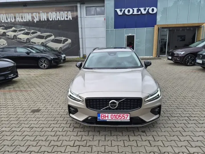 Volvo V60 II B4 MHEV AT Plus Dark