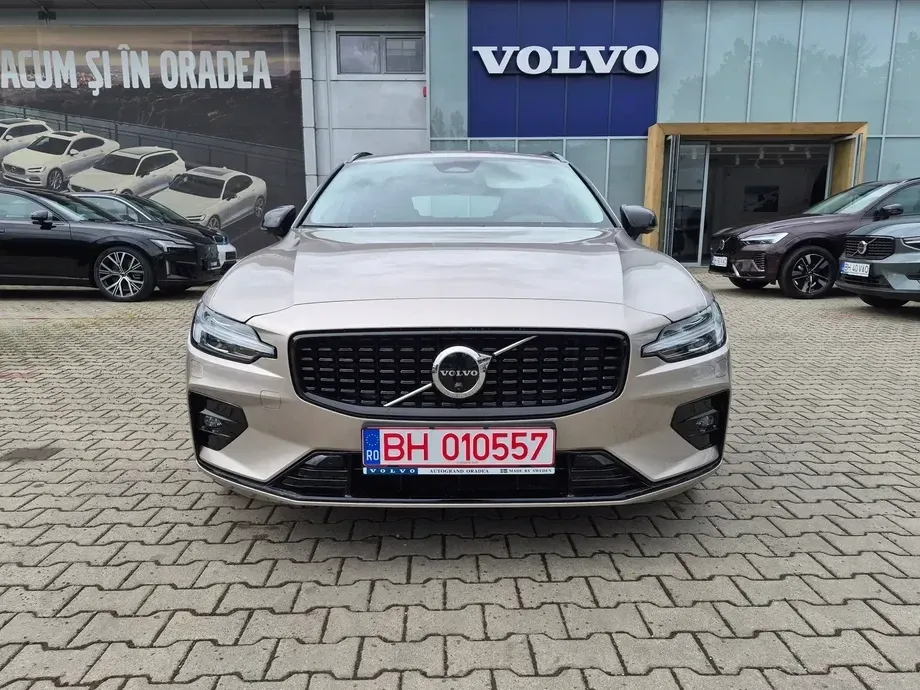 Volvo V60 II B4 MHEV AT Plus Dark — imagine 4