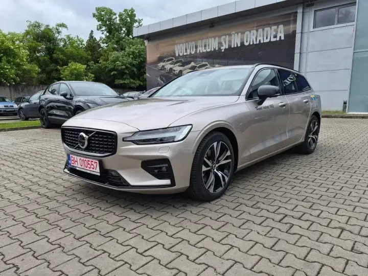 Volvo V60 II B4 MHEV AT Plus Dark