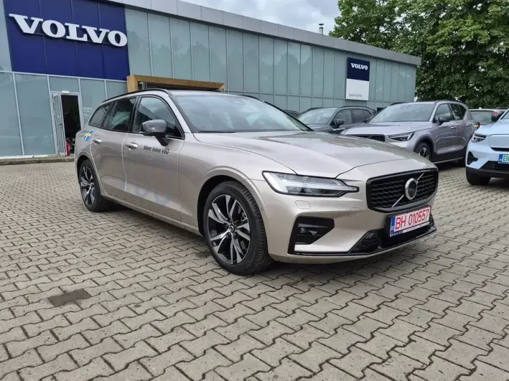 Volvo V60 II B4 MHEV AT Plus Dark