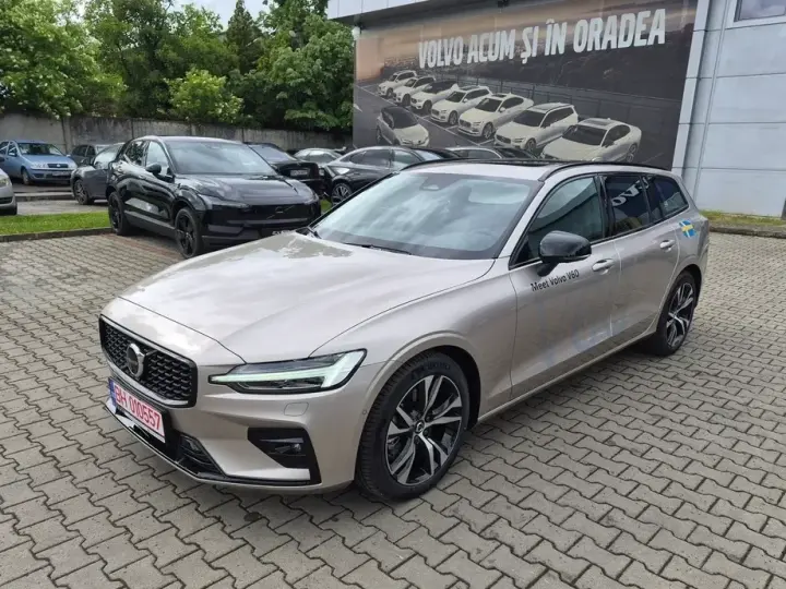 Volvo V60 II B4 MHEV AT Plus Dark