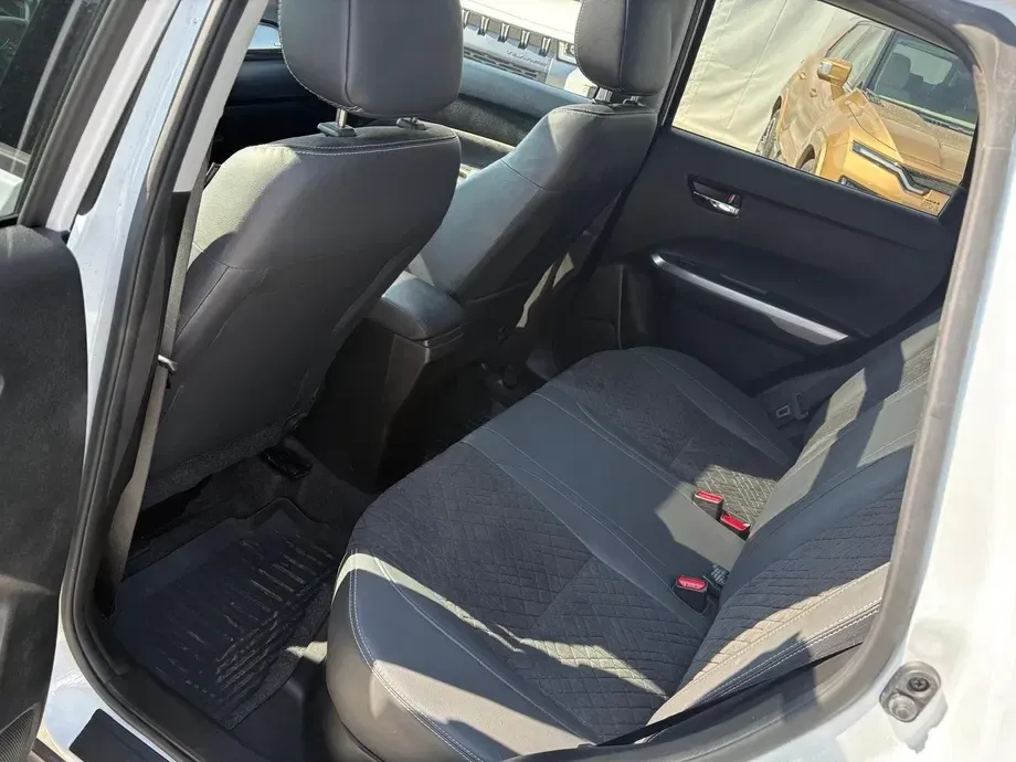 Suzuki Vitara IV 1.4 Boosterjet AllGrip MHEV Luxus — imagine 6