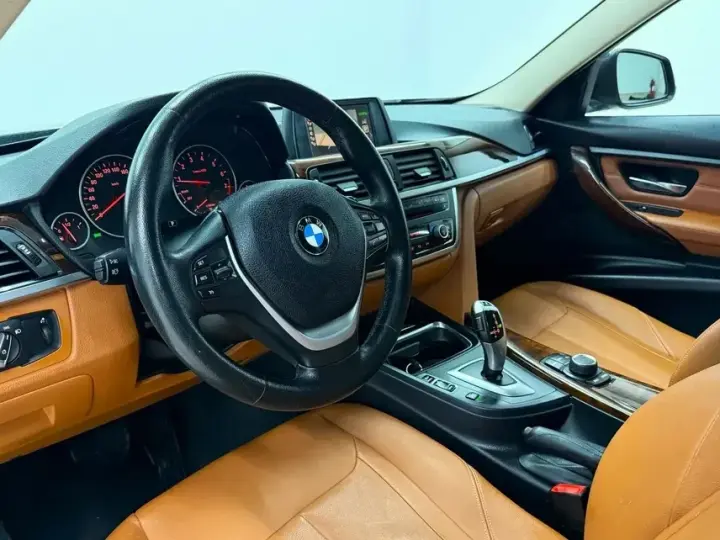 BMW Seria 3 F30/F31/F34 320i Aut. Luxury Line