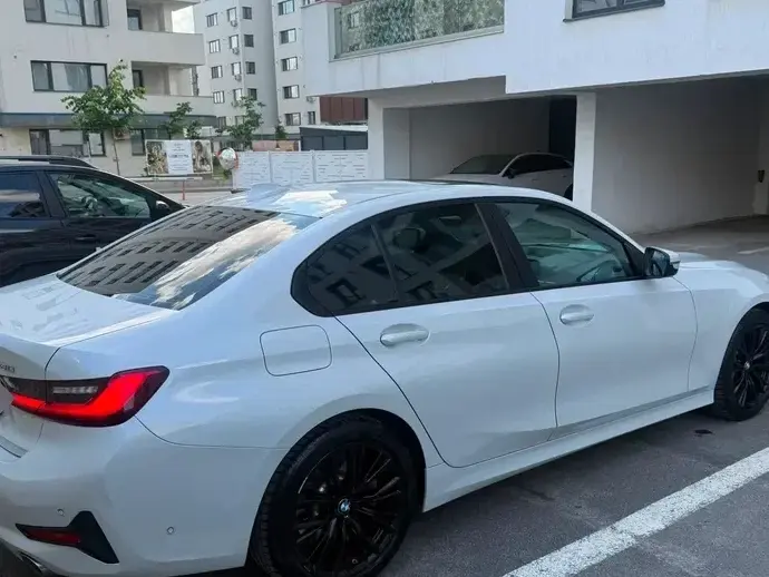 BMW Seria 3 330i AT