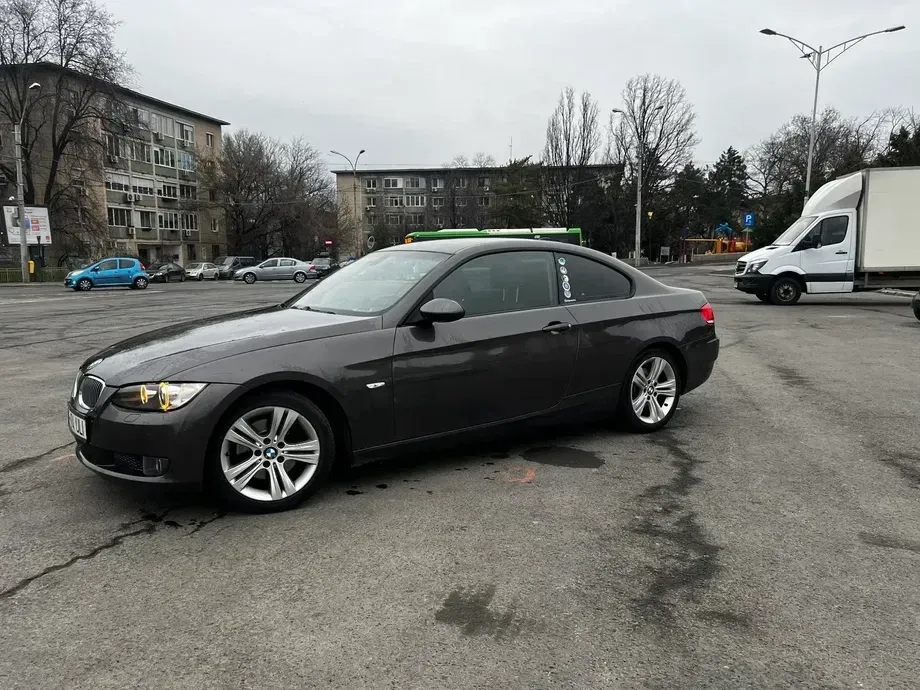 BMW Seria 3 E90/E91/E92/E93 320d — imagine 5