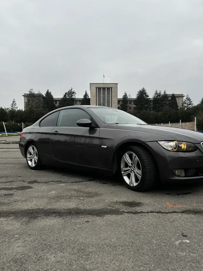 BMW Seria 3 E90/E91/E92/E93 320d — imagine 2