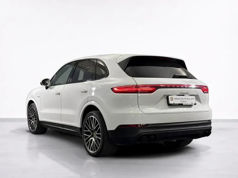 Porsche Cayenne — imagine 3