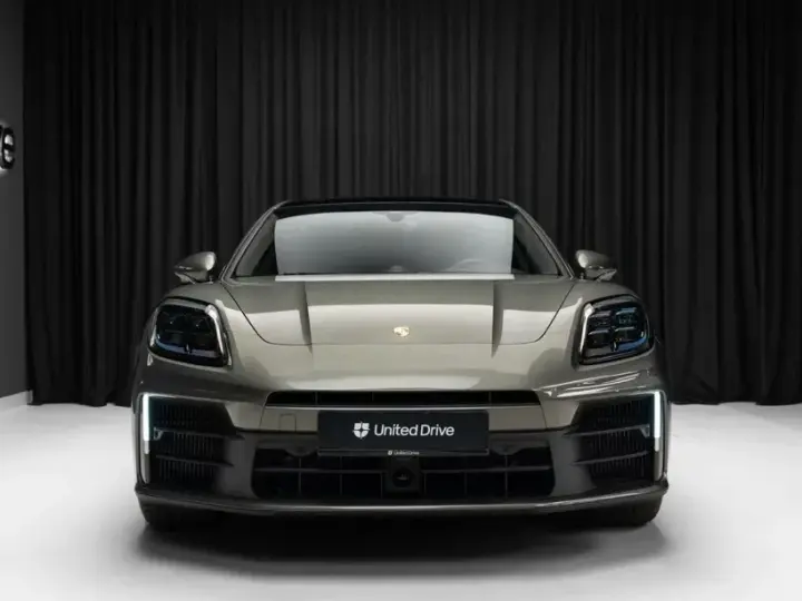 Porsche Panamera 4