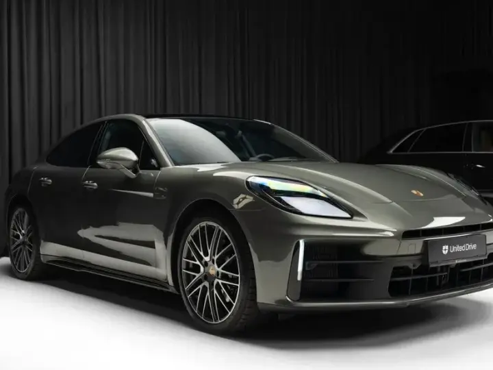 Porsche Panamera 4