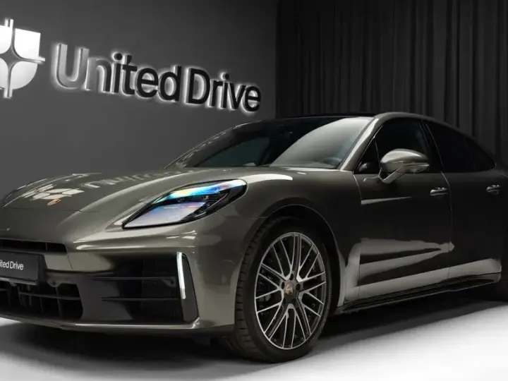 Porsche Panamera 4