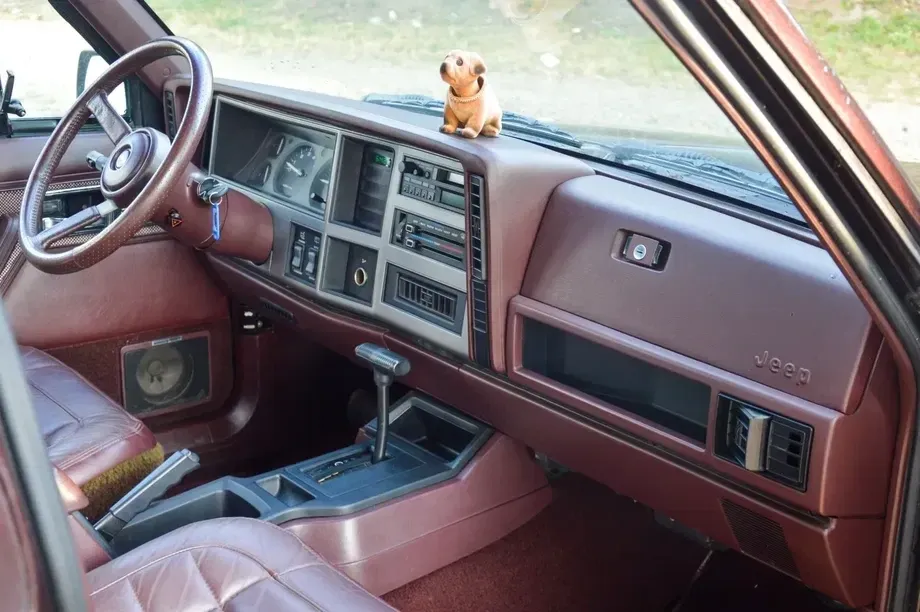 Jeep Cherokee — imagine 5