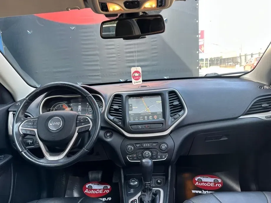 Jeep Cherokee — imagine 6