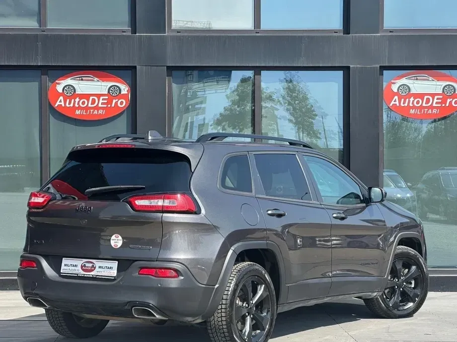 Jeep Cherokee — imagine 4
