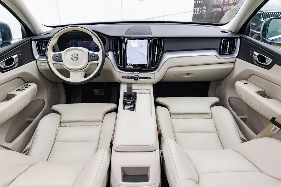 Volvo XC 60 Recharge T6 Twin Engine eAWD Inscription Expression — imagine 4