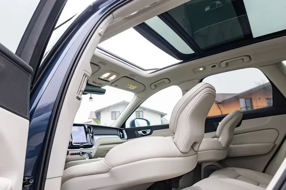 Volvo XC 60 Recharge T6 Twin Engine eAWD Inscription Expression — imagine 2