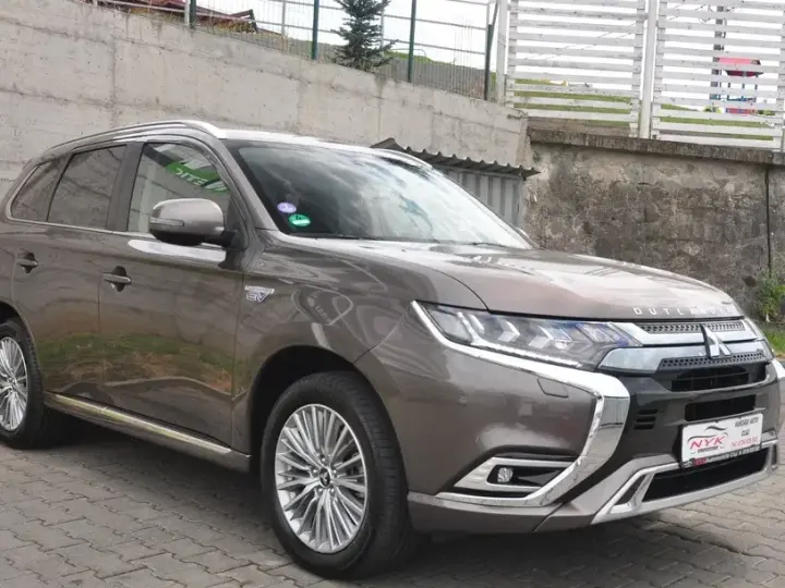 Mitsubishi Outlander III PHEV 2.4 L 4X4 Instyle