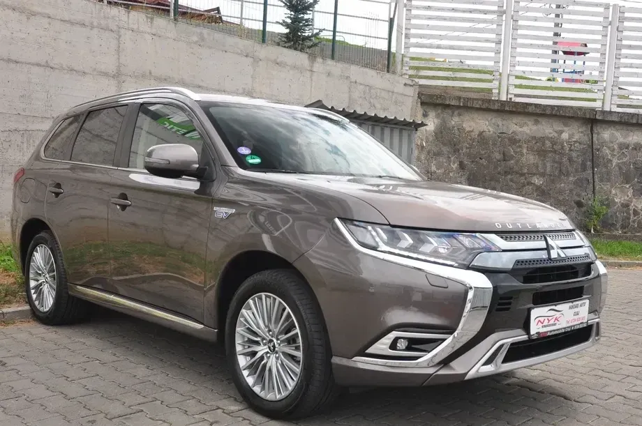 Mitsubishi Outlander III PHEV 2.4 L 4X4 Instyle — imagine 2