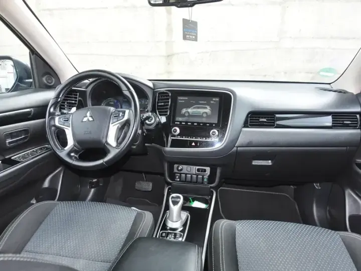 Mitsubishi Outlander III PHEV 2.4 L 4X4 Instyle