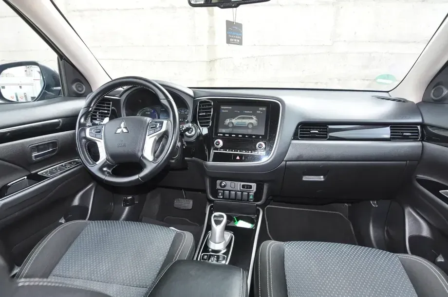 Mitsubishi Outlander III PHEV 2.4 L 4X4 Instyle — imagine 5