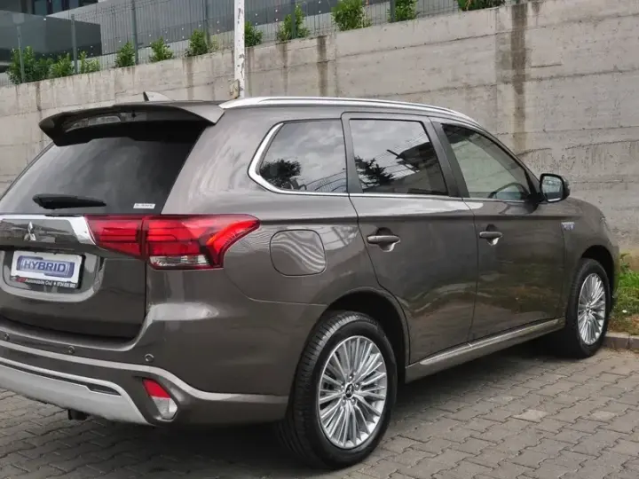 Mitsubishi Outlander III PHEV 2.4 L 4X4 Instyle