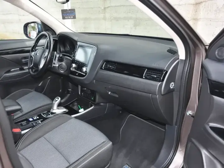 Mitsubishi Outlander III PHEV 2.4 L 4X4 Instyle