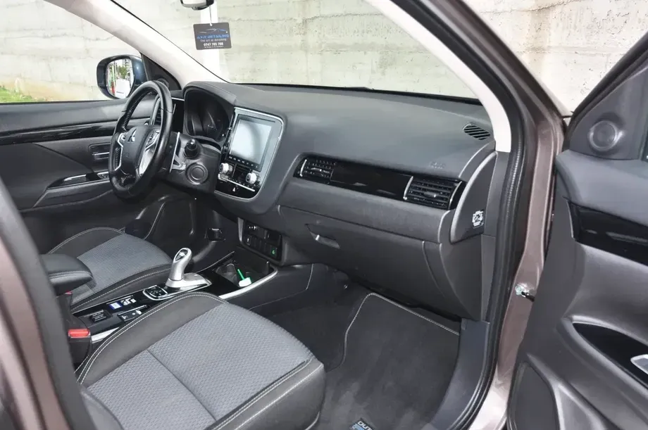 Mitsubishi Outlander III PHEV 2.4 L 4X4 Instyle — imagine 6