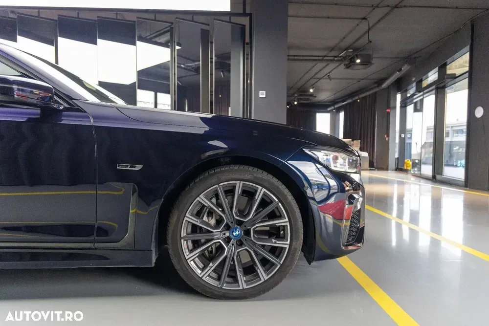 BMW Seria 7 G70 [2022-Prezent] 745Le xDrive AT PHEV — imagine 4