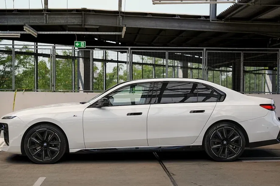 BMW Seria 7 — imagine 6