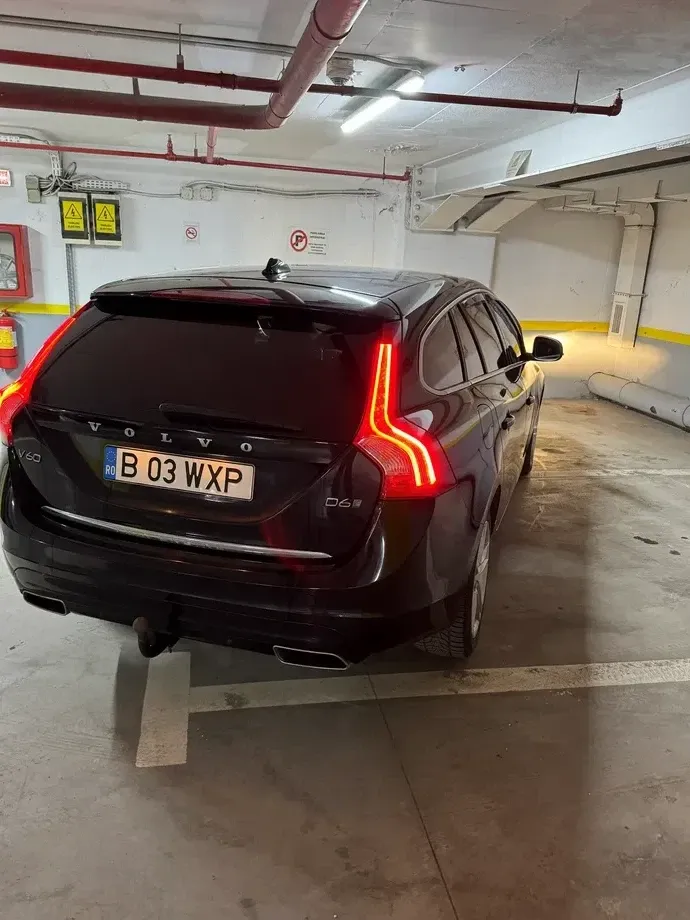 Volvo V60 I D6 Twin Engine Geartronic Momentum — imagine 6