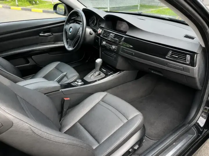 BMW Seria 3 E90/E91/E92/E93 320d Aut.
