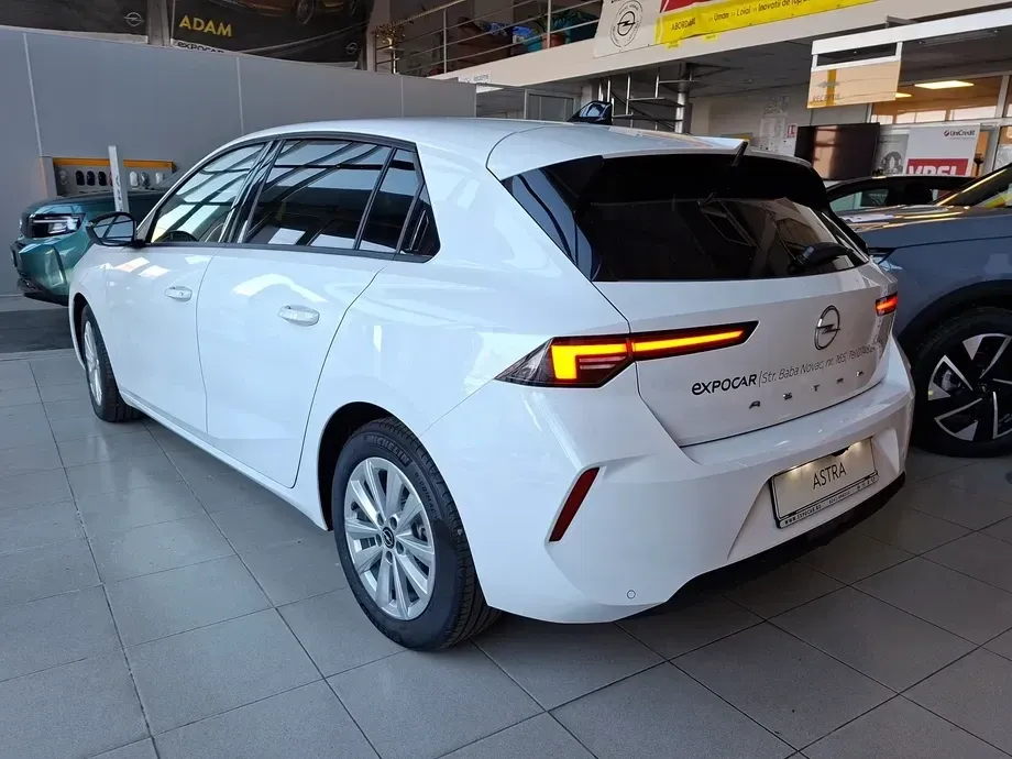 Opel Astra L 1.2L Turbo Start/Stop AT8 Business Edition — imagine 5