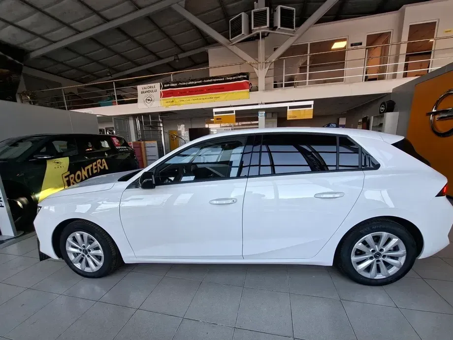 Opel Astra L 1.2L Turbo Start/Stop AT8 Business Edition — imagine 4
