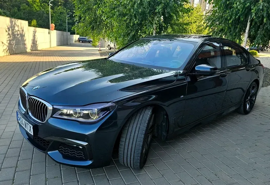 BMW Seria 7 G11/G12 750d xDrive — imagine 2