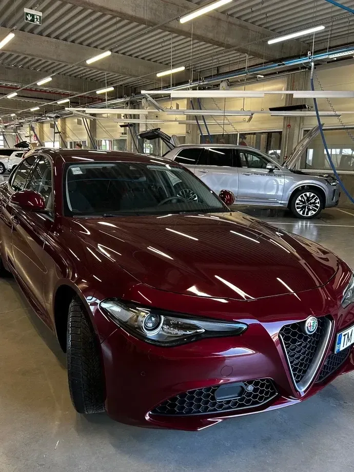 Alfa Romeo Giulia 2.0 Turbo 16V AT8 Business — imagine 2