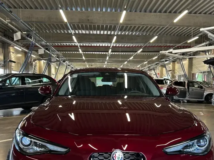 Alfa Romeo Giulia 2.0 Turbo 16V AT8 Business