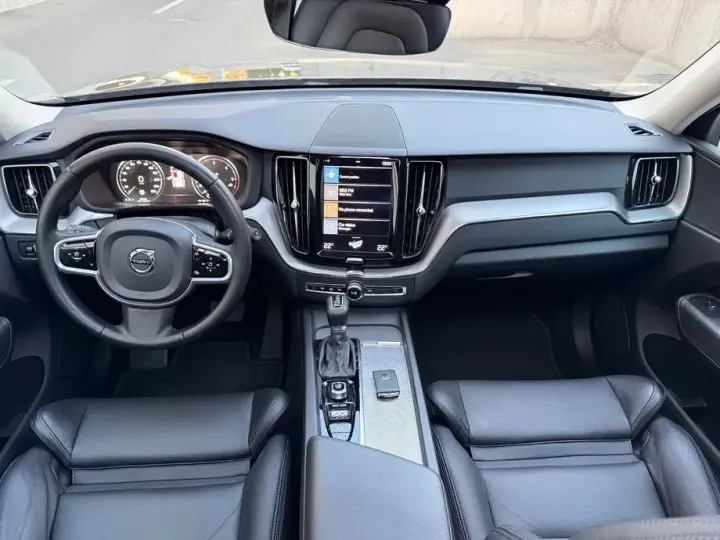 Volvo XC 60 II B5 MHEV AWD Inscription