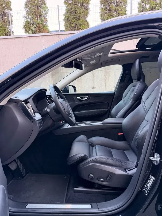 Volvo XC 60 II B5 MHEV AWD Inscription — imagine 4