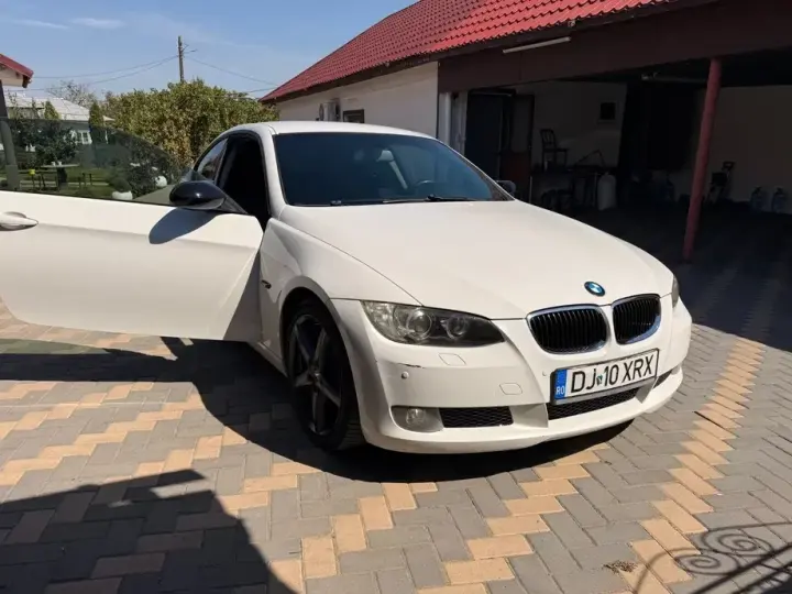 BMW Seria 3 E90/E91/E92/E93 320i