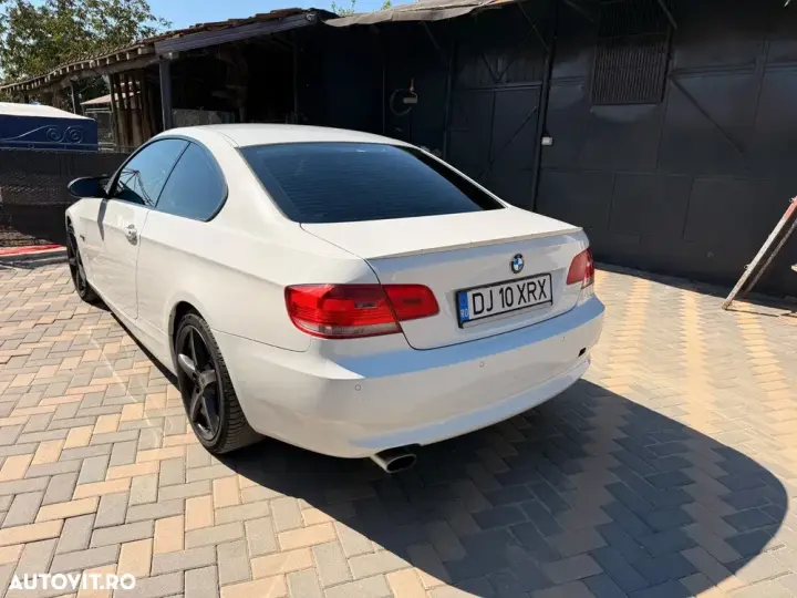 BMW Seria 3 E90/E91/E92/E93 [2005 - 2013] 320i