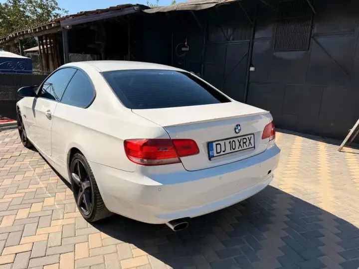 BMW Seria 3 E90/E91/E92/E93 320i