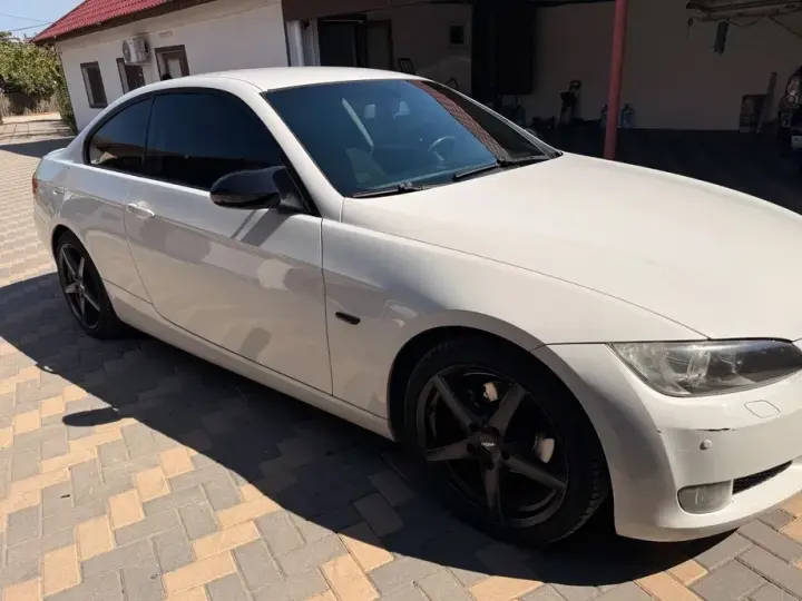 BMW Seria 3 E90/E91/E92/E93 320i