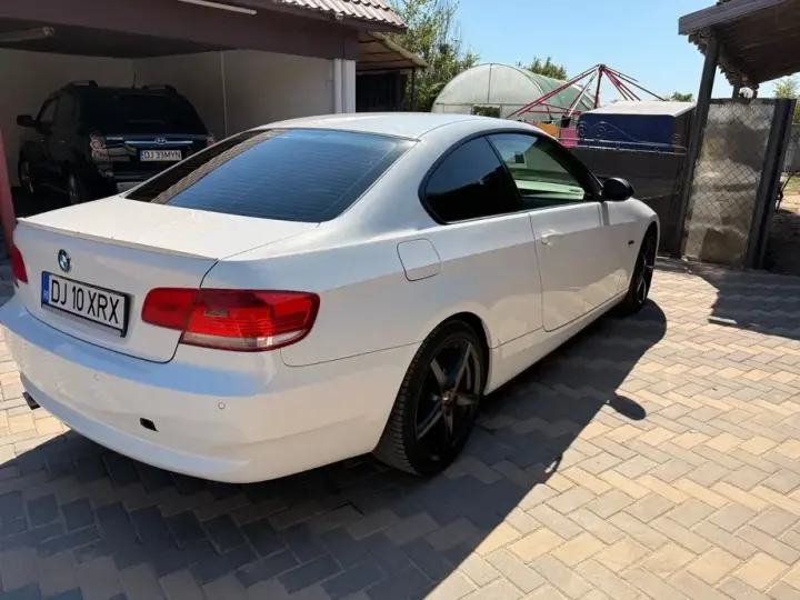 BMW Seria 3 E90/E91/E92/E93 320i