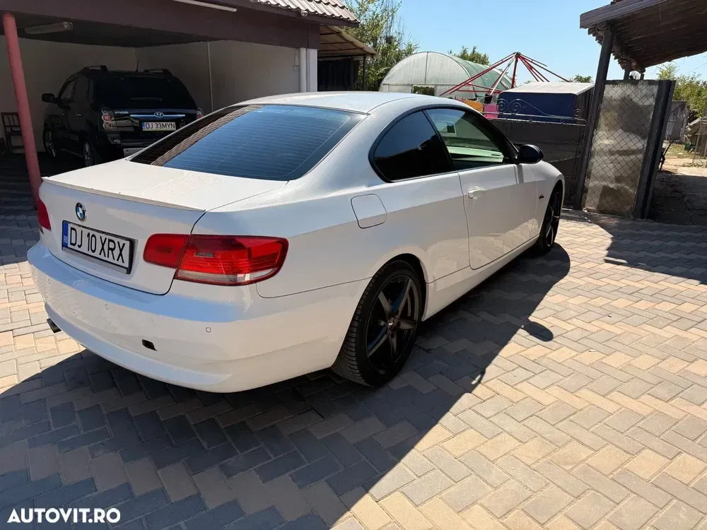 BMW Seria 3 E90/E91/E92/E93 [2005 - 2013] 320i — imagine 4