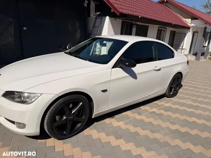 BMW Seria 3 E90/E91/E92/E93 [2005 - 2013] 320i