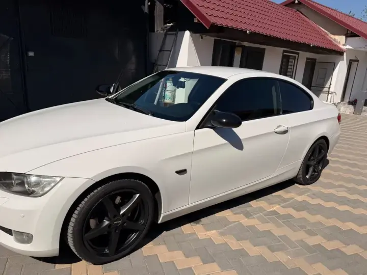 BMW Seria 3 E90/E91/E92/E93 320i