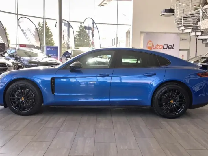 Porsche Panamera 4