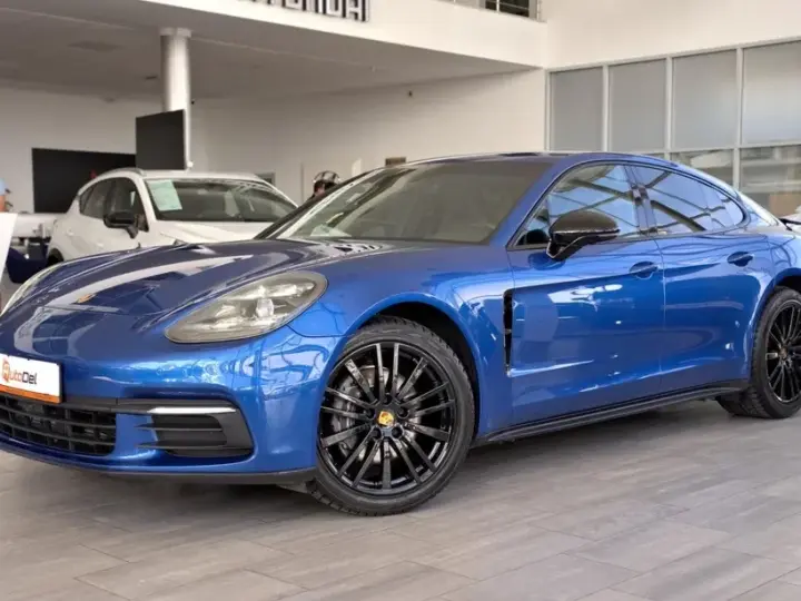 Porsche Panamera 4